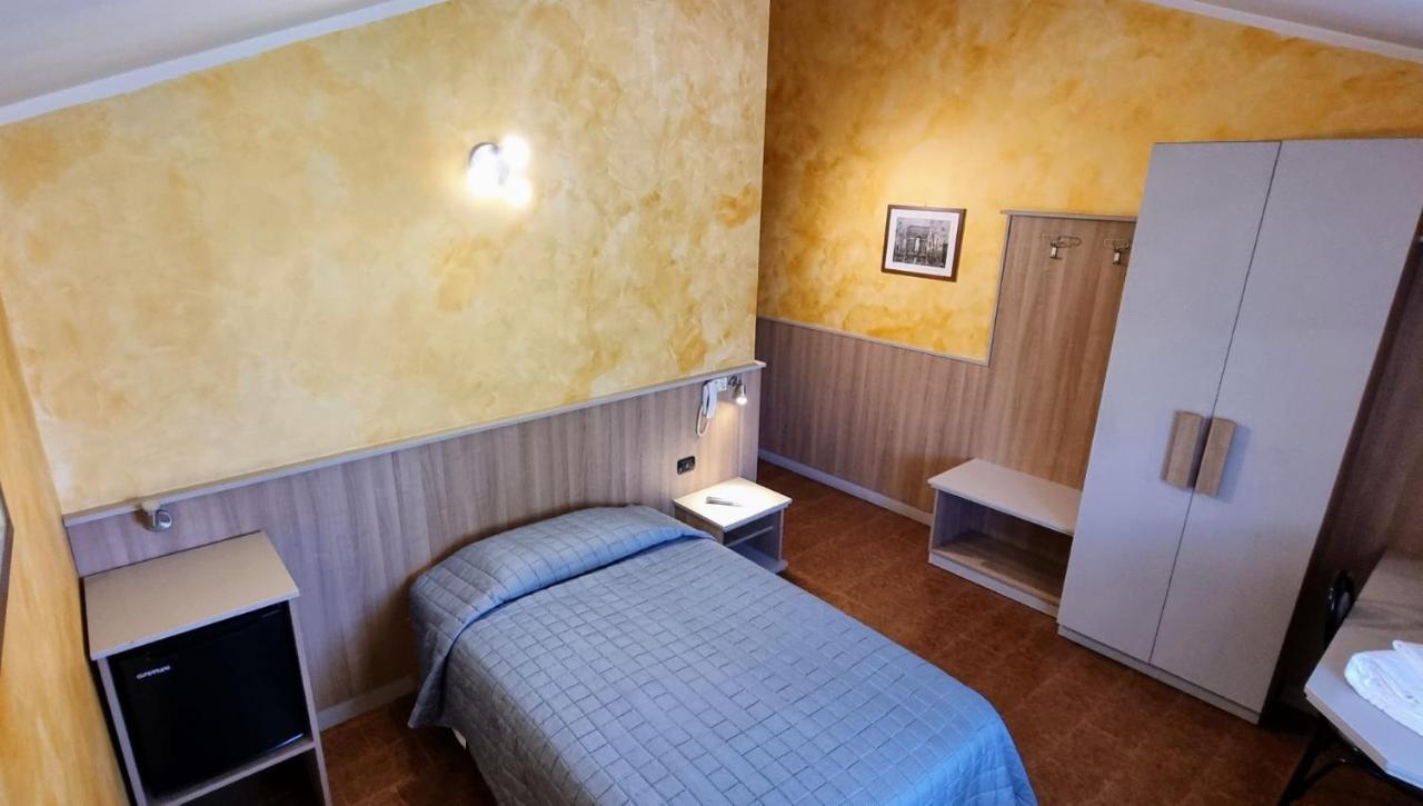 Albergo Etrusco Calusco d'Adda Екстер'єр фото