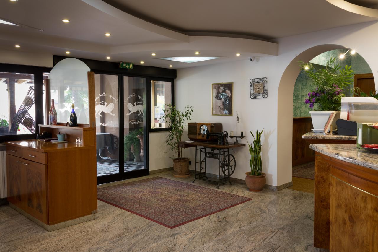 Albergo Etrusco Calusco d'Adda Екстер'єр фото