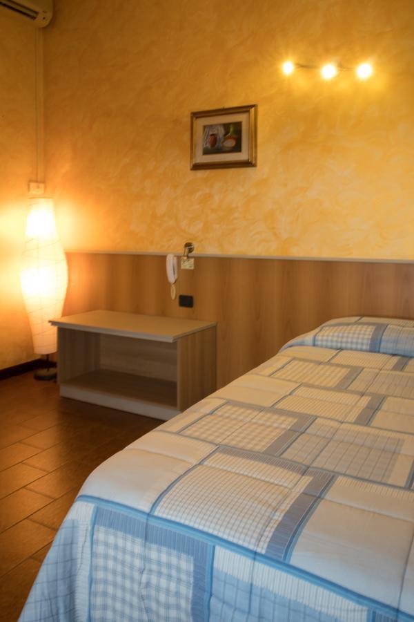 Albergo Etrusco Calusco d'Adda Екстер'єр фото